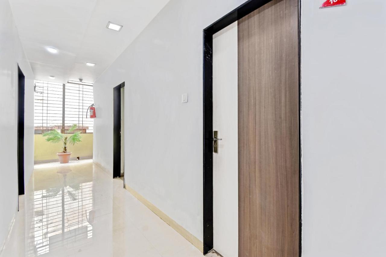 Oyo 61308 Hotel Rw International Hingoli Kültér fotó