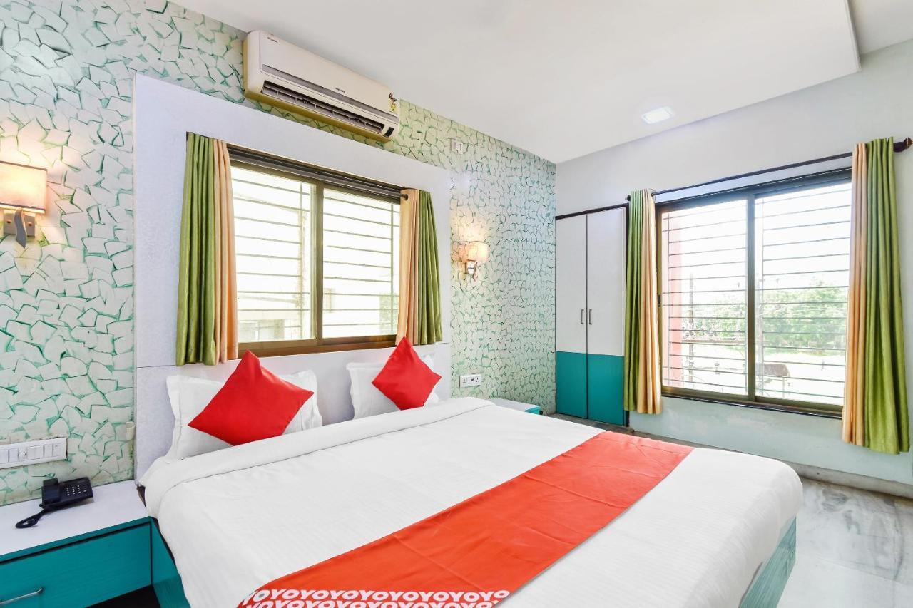 Oyo 61308 Hotel Rw International Hingoli Kültér fotó