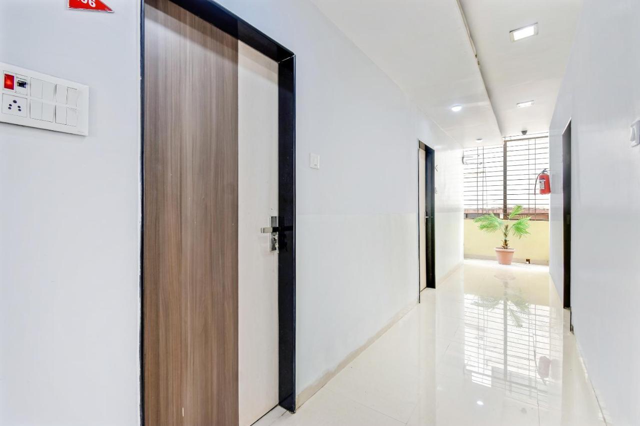 Oyo 61308 Hotel Rw International Hingoli Kültér fotó