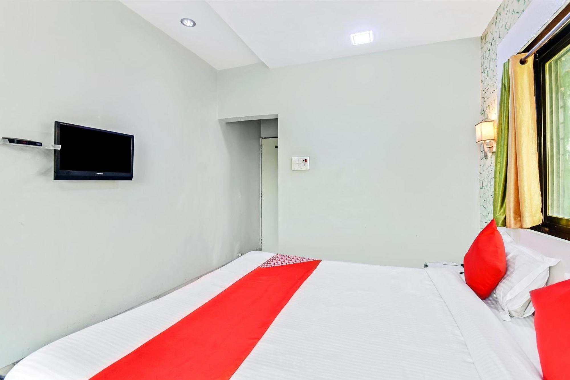 Oyo 61308 Hotel Rw International Hingoli Kültér fotó